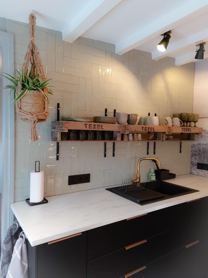 Snurk Texel Bed & Breakfast Den Burg Bagian luar foto